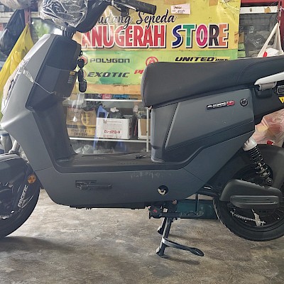 Skuter Listrik Blizzard – Desain Minimalis &amp; Nyaman